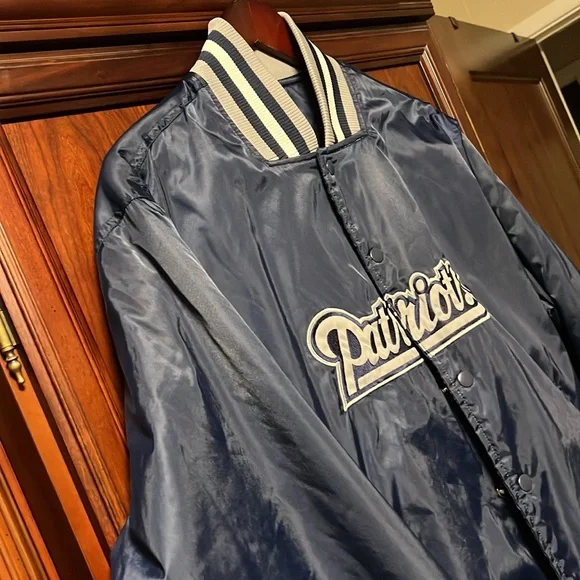 New England Patriots bomber-style jacket.  Men’s Medium. - Picture 3 of 9